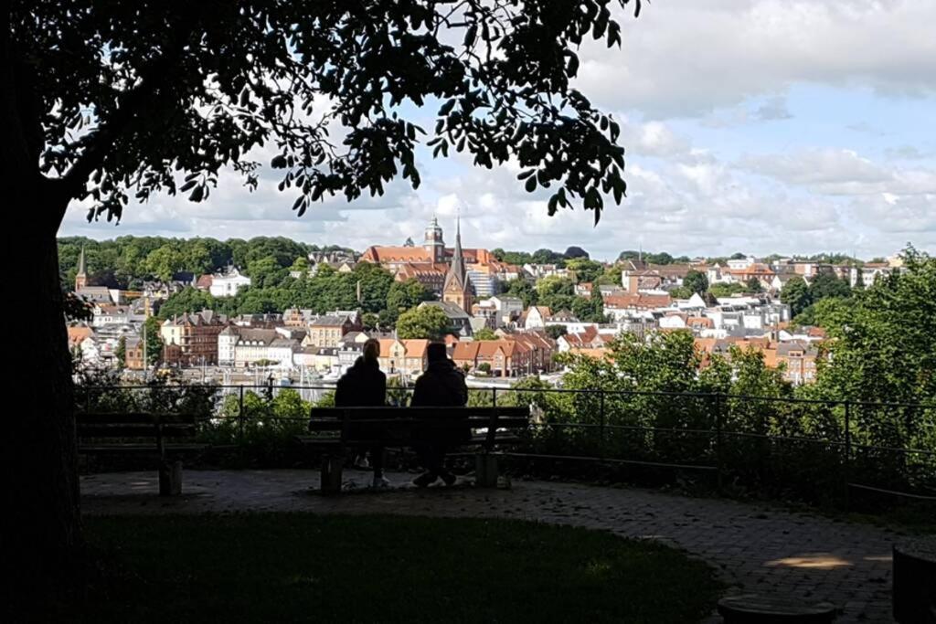 Gemuetliche Haushaelfte Mit Garten Und Terrasse Flensburg Exterior photo