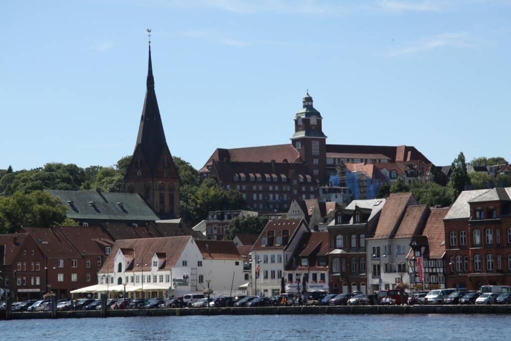 Gemuetliche Haushaelfte Mit Garten Und Terrasse Flensburg Exterior photo