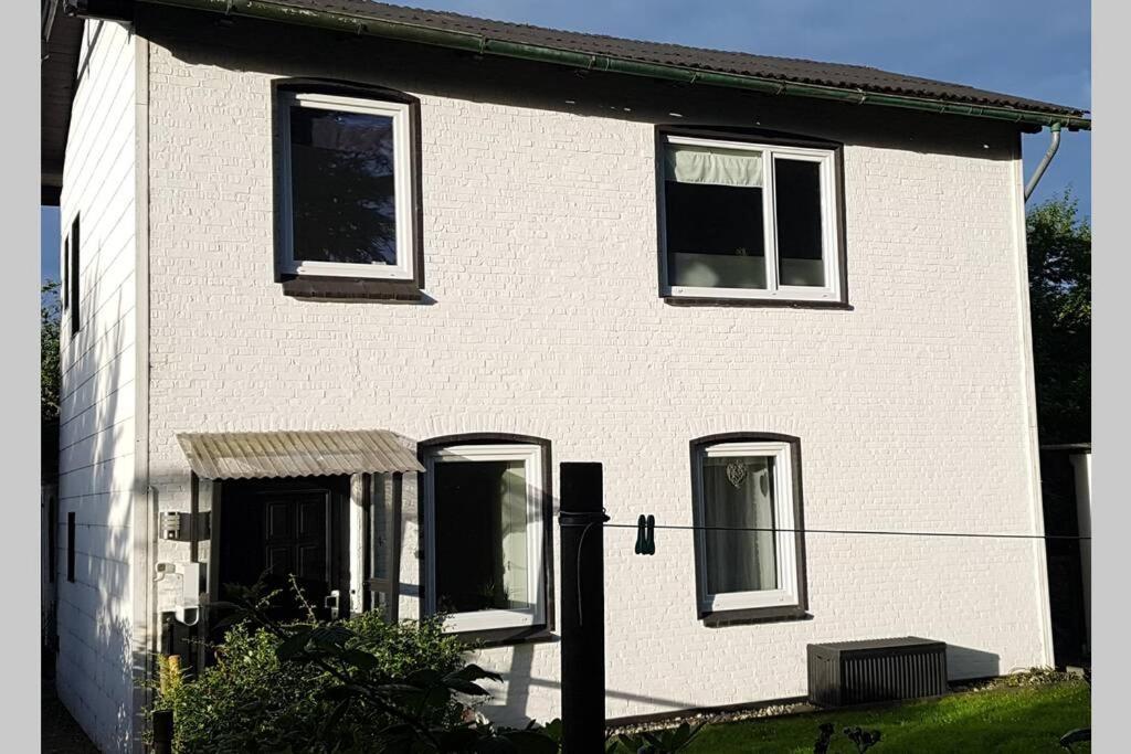 Gemuetliche Haushaelfte Mit Garten Und Terrasse Flensburg Exterior photo